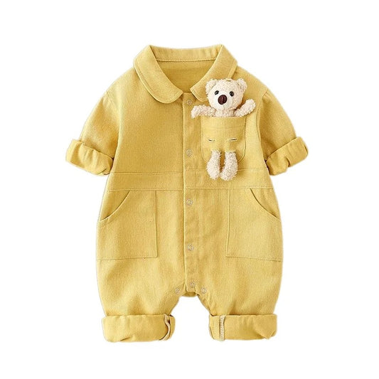 Denim baby jumpsuit med björnficka – söt unisex sparkdräkt i bomull för nyfödda och småbarn