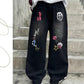 Boys Street Style Jeans. Svarta raka jeans med cartoon-tryck baktill