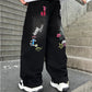 Boys Street Style Jeans. Svarta raka jeans med cartoon-tryck baktill