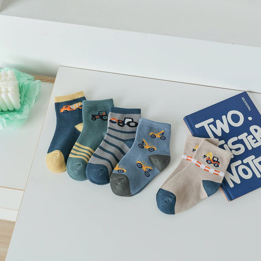 5-pack mjuka barnstrumpor med olika motiv – Perfekta för höst, vinter och vår.