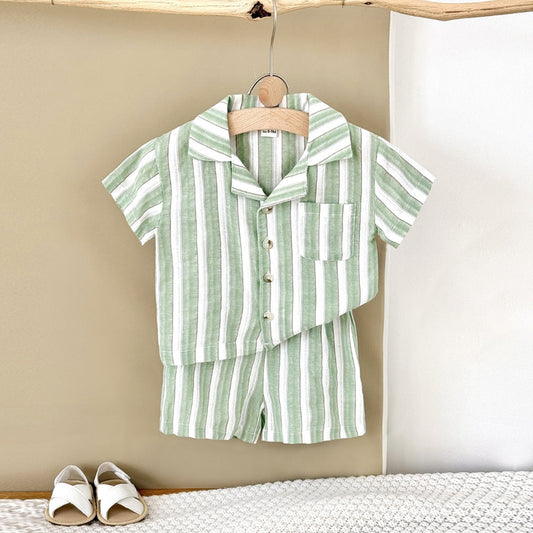 Snyggt och Andningsbart 2-delars Babyset. Kortärmad Tröja + Sportiga Randiga Shorts för Pojkar & Flickor