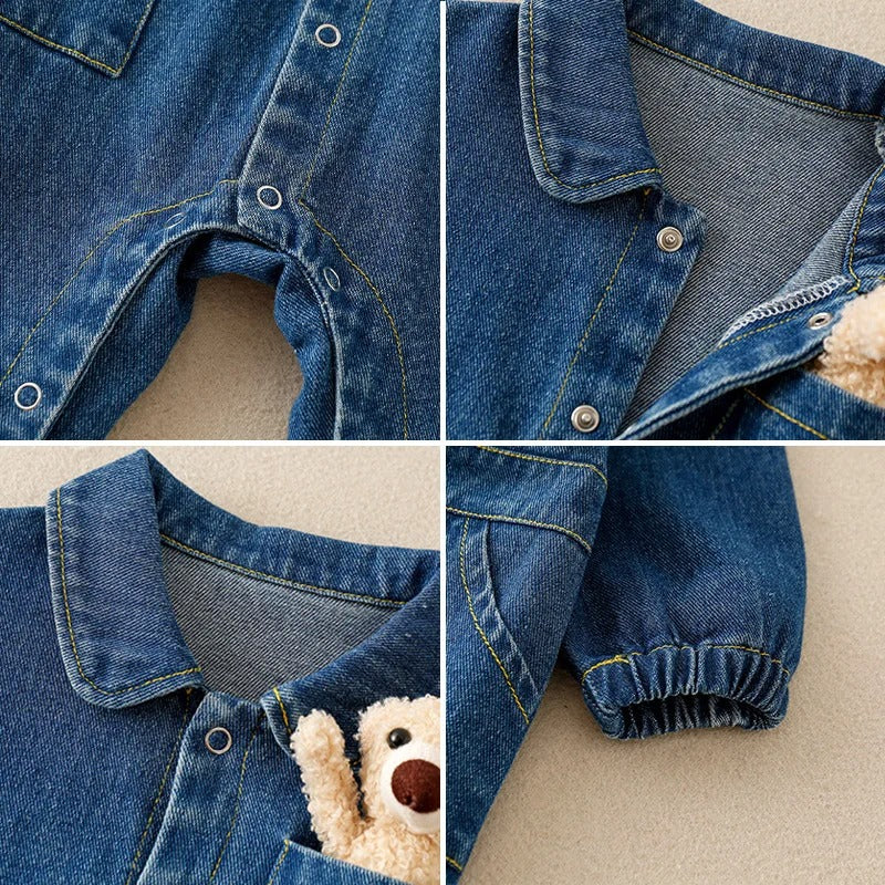 Denim baby jumpsuit med björnficka – söt unisex sparkdräkt i bomull för nyfödda och småbarn