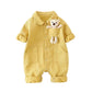 Denim baby jumpsuit med björnficka – söt unisex sparkdräkt i bomull för nyfödda och småbarn